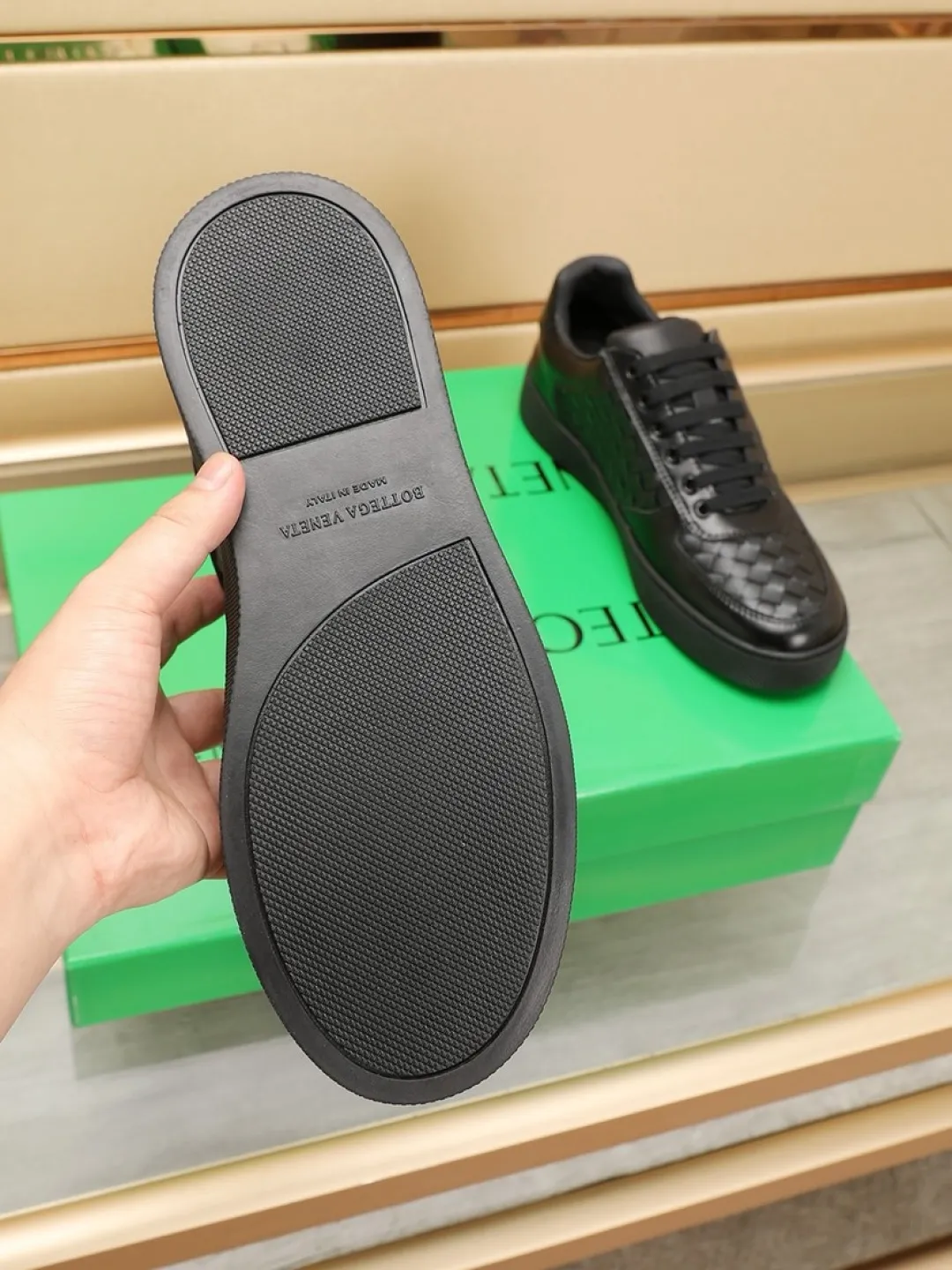 Men's Men's Shoes💰P 500💰【BV】Classic Casual Shoes🔍Winning the world's recognized top brand with details and creativity, the details highlight traditional hand stitching. The upper is made of original first-layer cowhide woven surface, and the cowhide lining is environmentally friendly. ♻️Does not fade. 💪Sole: Rubber original outsole specially provided by the original factory. ⚠Can be entered and exited at will. Welcome to compare. ⚠Number of sizes: 38-45 (customized in 45)